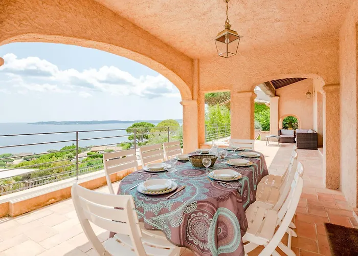 ヴィラ La Sianne By Interhome サント・マキシム